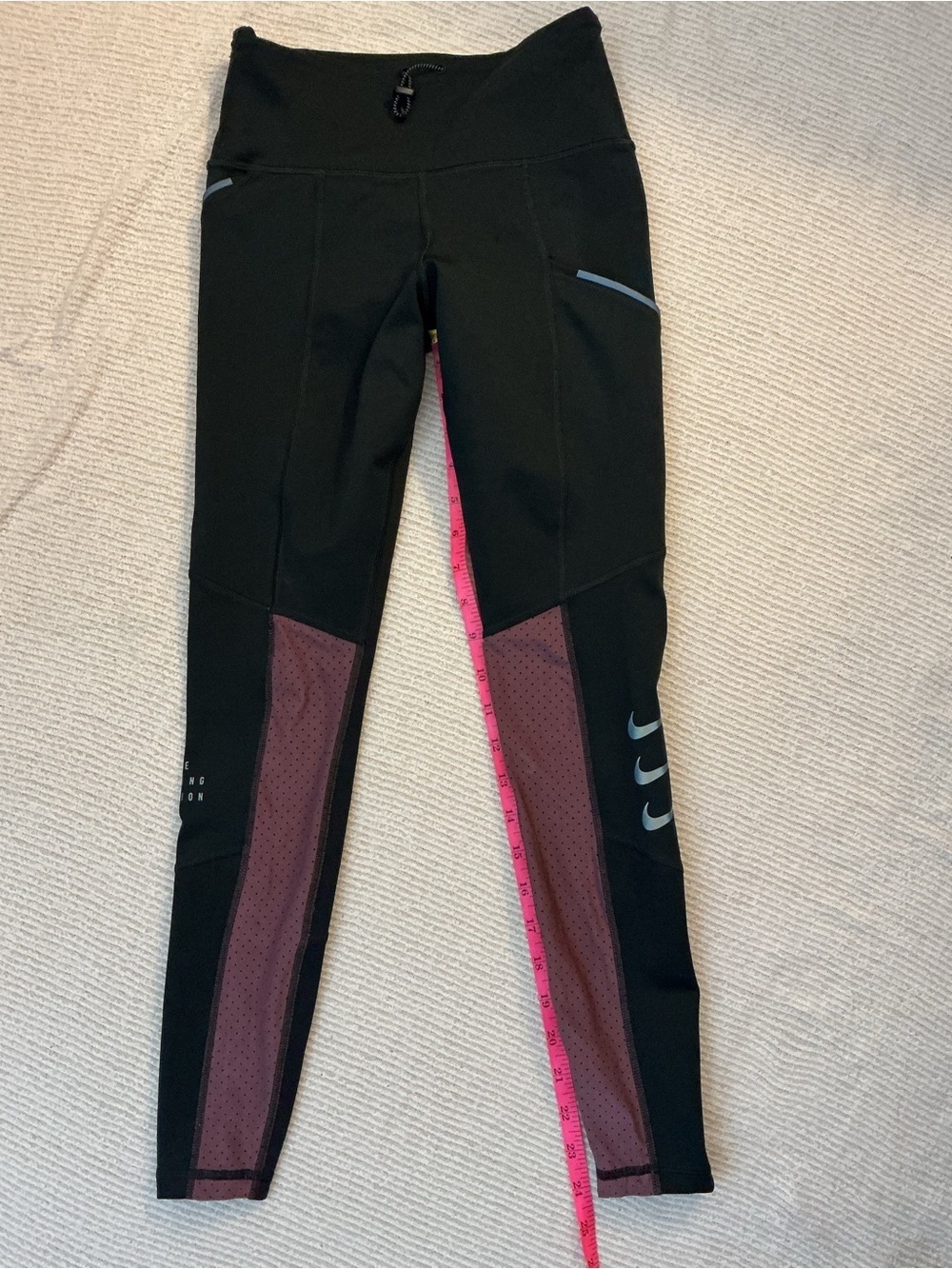 Nike Run Division Epic Luxe Running Leggings with Mauve Mesh Accents - Picture 4 of 8